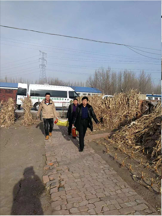 大庆市残联到帮扶村肇州县丰乐镇生活村走访慰问贫困残疾人